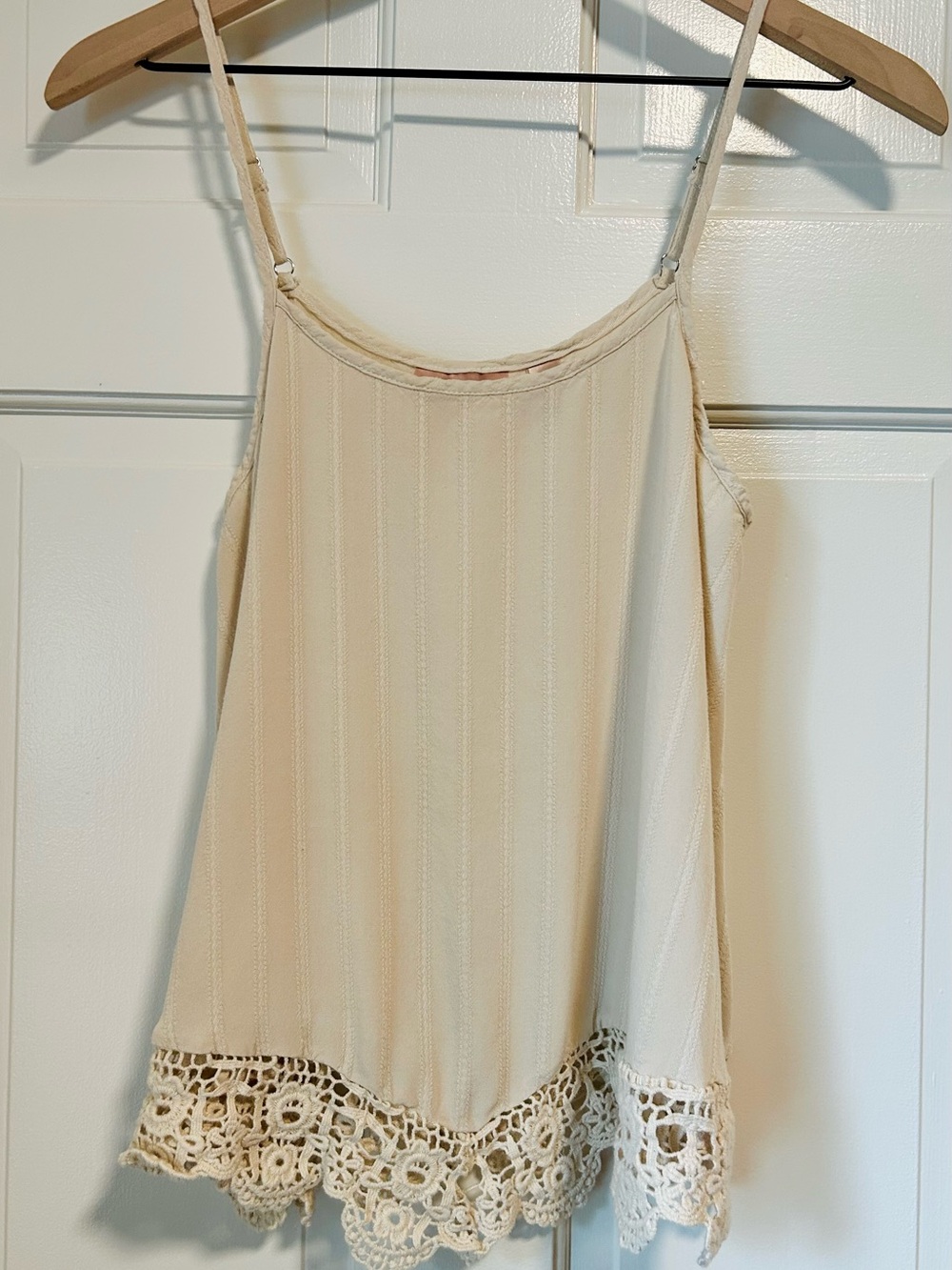 Willow + Root Boho Cream Cami Tank Top Crochet Lace Handkerchief Hem M